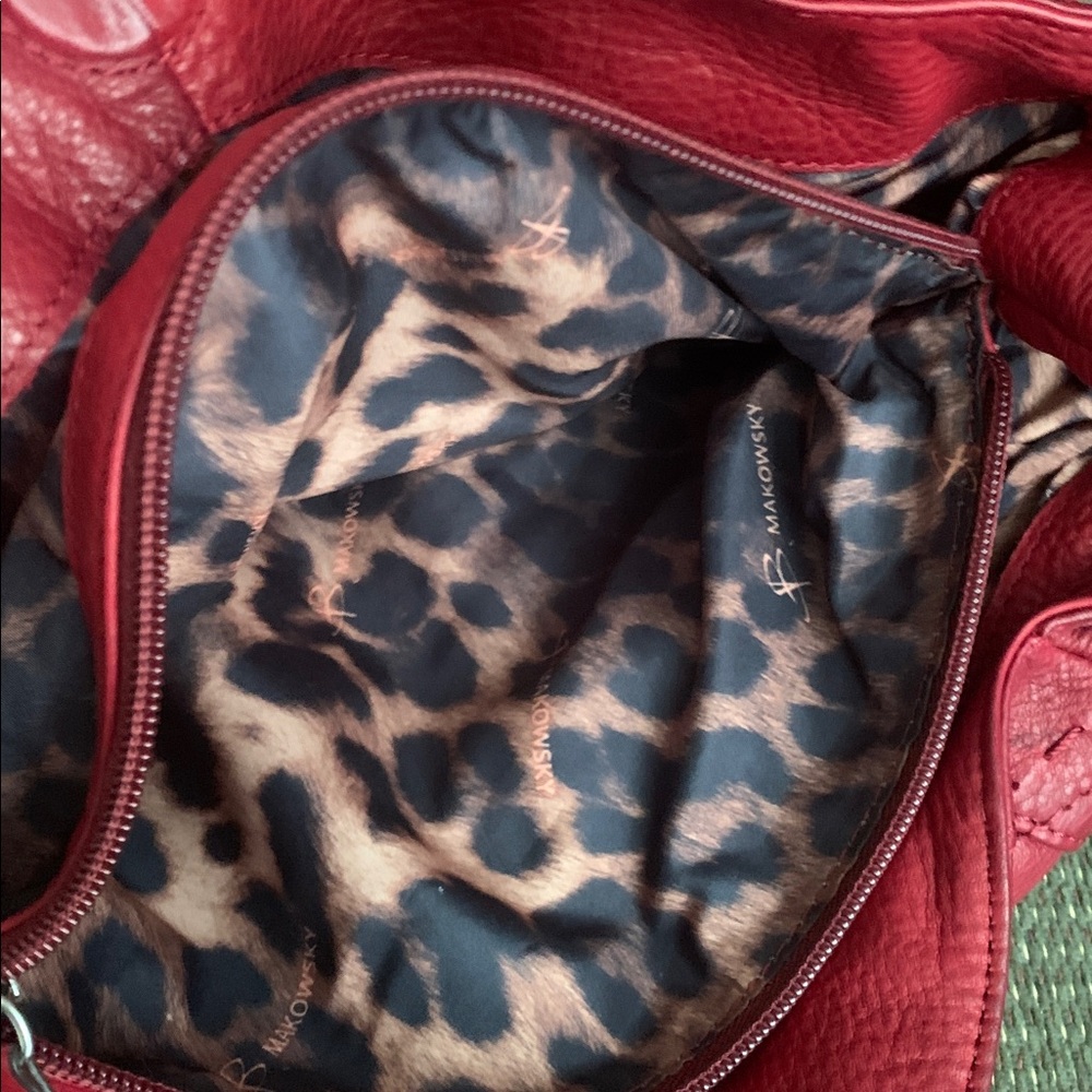 B Makowsky Elegant Burgundy Leather Handbag with Dustbag - Picture 12 of 16